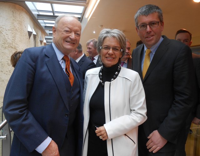 v.l.n.r.: BP-Kandidat Andreas Kohl, Wirtschafts-LR Petra Bohuslav, Bgm. Martin Schuster