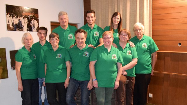 Pensionistenverband Erstes Treffen wieder das Treffen beim Gratschacher Wirt, wo unserer lieben Mutter und Oma, Frau Ccilia. Kopfformat mit Wappen - Gemeinde Obervellach