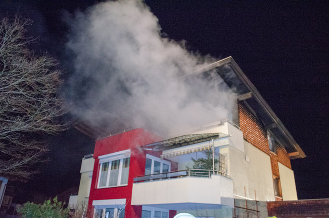 Das oberste Stockwerk wurde ein Raub der Flammen.