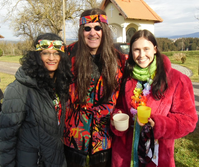 Elternvereins-Obmann Georg Friedl mit VS-Direktorin Elisabeth Scharnböck (re.) und Christina Friedl | Foto: privat
