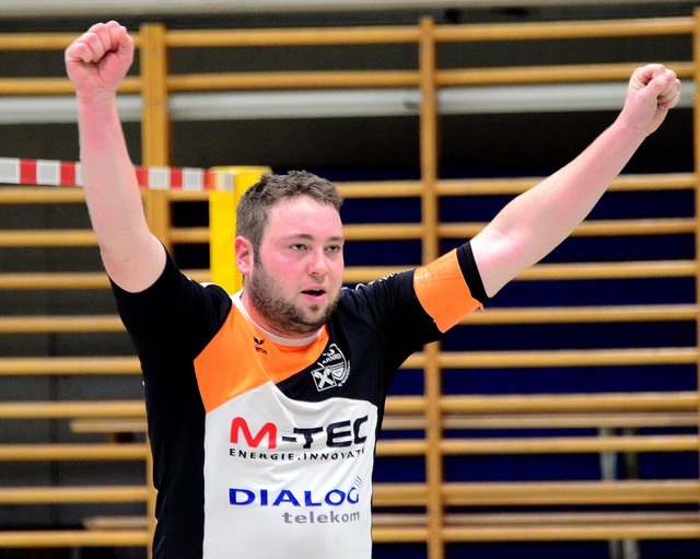 Gerald Herrnbauer und seine Faustball-Teamkollegen steigen in die erste Landesliga auf. | Foto: Foto: Manfred Lindorfer