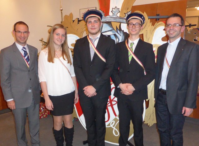 Erich Handschuh, Neumitglieder Lena Förster, Benjamin Jantsch, Manuel Arnauer und Pfarrer Markus Beranek.