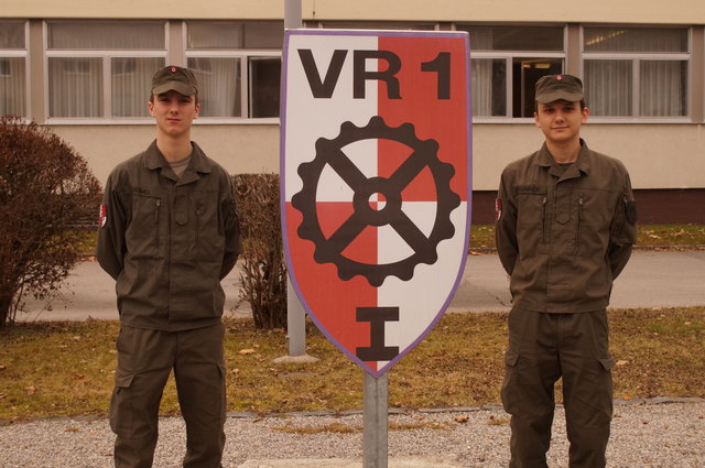 Für Tobias Deinel und Marcel Brunner in der Hackher Kaserne war von Anfang an klar: Wir leisten unseren Präsenzdienst. | Foto: WOCHE