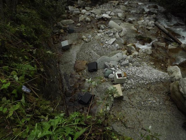 Die gestohlenen Tresore wurden in einem Waldstück aufgebrochen und liegengelassen. | Foto: Landespolizeidirektion Salzburg