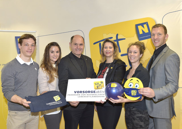 Ashton Till (Bewegungsbetreuer), Julia Röck (Ernährungsbetreuerin), LH-Stv. Wolfgang Sobotka, Petra Leitner-Braun (Leitung Initiative „Tut gut!“), Susanne Vorstandlechner (Regionalkoordinatorin) und Markus Walzel (Programmleiter „VORSORGEaktiv“) | Foto: VORSORGEaktiv