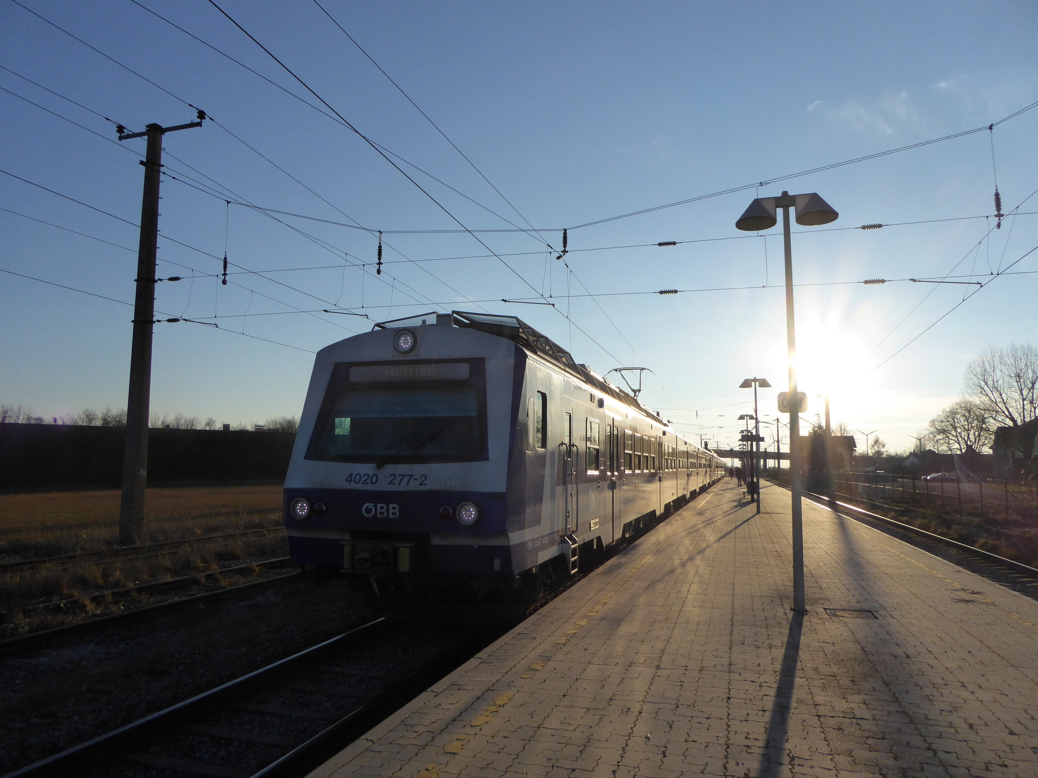 bruck-an-der-leitha-im-sommer-steht-die-s7-still-bruck-an-der-leitha