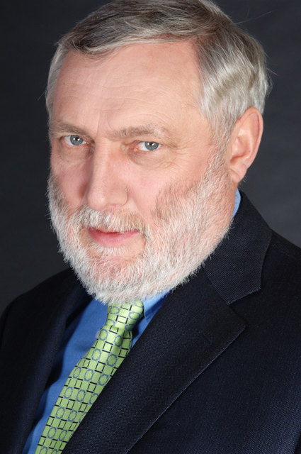 Franz Fischler greift den Jungen unter die Arme | Foto: Fischler