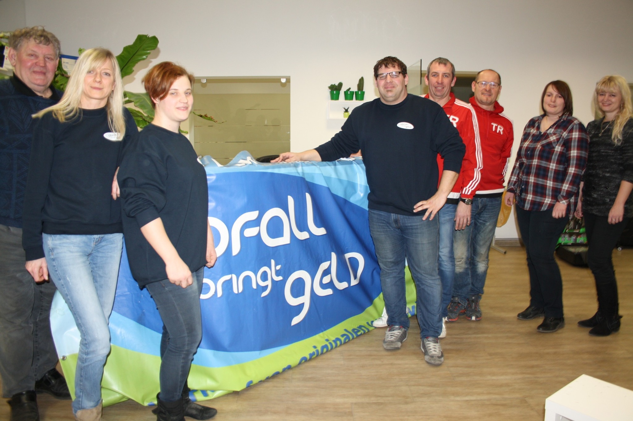 Sc Abfall Bringt Geld Laa Thaya Angelt Sich Hauptsponsor Mistelbach