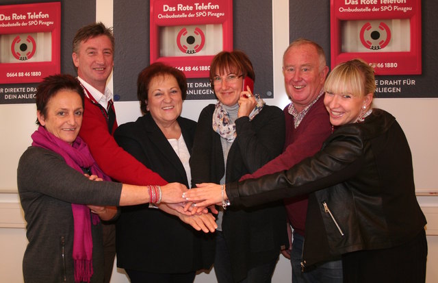 Schirmherrin Erika Scharer (3. v. li.) mit Elfriede Hofer (Bgm-Stv. a. D. Taxenbach), Manfred Deutsch, Monika Brennsteiner, Josef Scheiflinger und Barbara Thöny. | Foto: Christa Nothdurfter