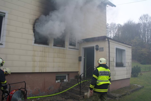 Atemschutztrupps waren im Einsatz.