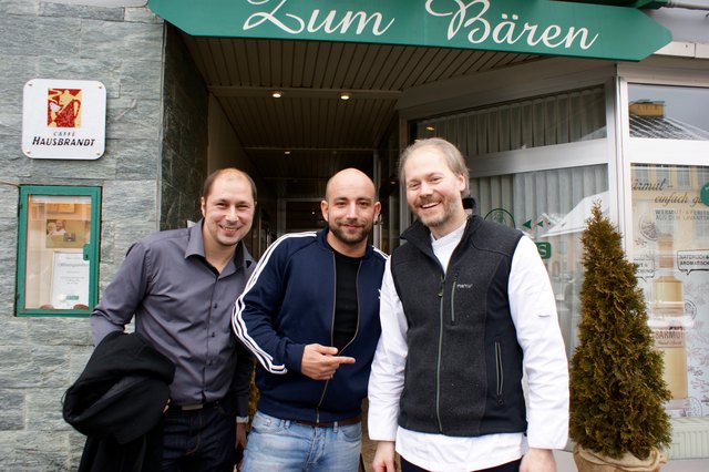 Michael Zarfl vom Organisationsteam des Genuss-Festivals, Christopher Seiler, Josef Trippolt vom Restaurant Trippolt Zum Bären (von links)