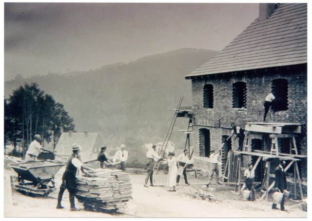 "Früher hat man bauen lassen, nun hat man selbst gebaut", erklärt Dieter Halama. | Foto: Archiv Dieter Halama