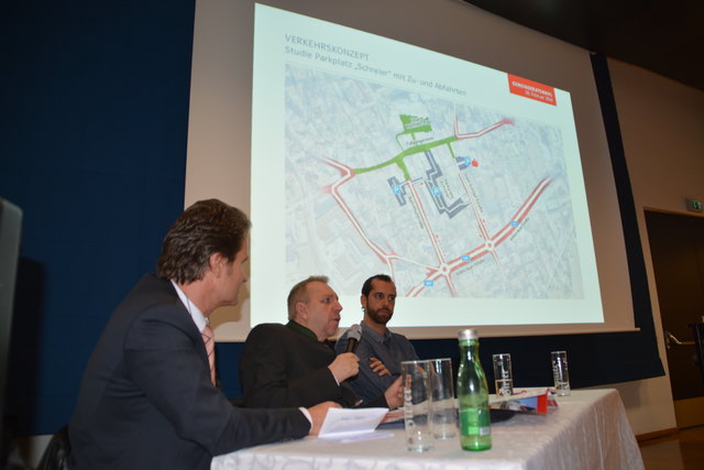 SPÖ-PZT-Kandidaten (v.l.) Norbert Tanzer, Bgm.-Kandidat Günter Porta und Hubert Gabl erläutern das Verkehrskonzept.