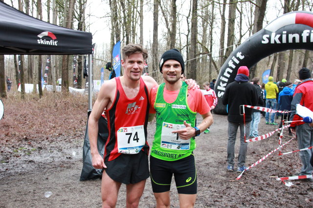 Unmittelbar nach dem Zieleinlauf folgte das Shake-Hands zwischen Tagessieger Mario Wernsdörfer und Cup-Gesamtsieger Christian Steinhammer.
