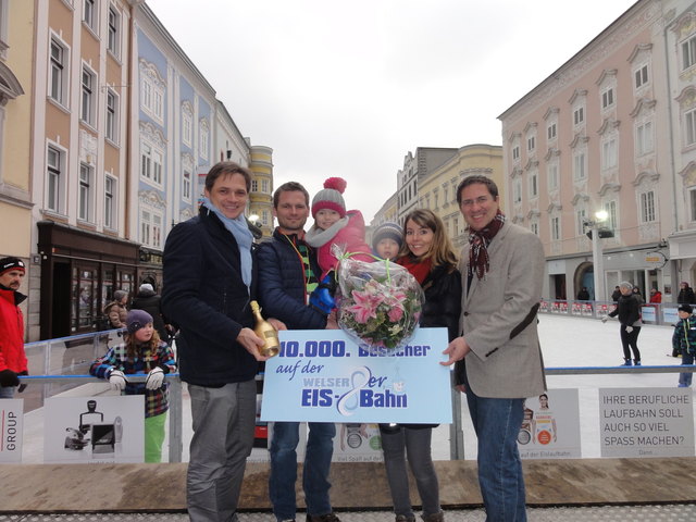 Peter Jungreithmair, Rene, Mia, Maxi, Evelyn Steinek, Bgm. Andreas Rabl. | Foto: Wels Marketing & Touristik