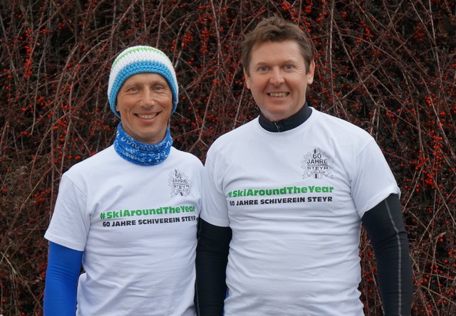 Schifahren das ganze Jahr hindurch mit Reinhard Möslinger und Paul Bräuer (v. l.). | Foto: Privat