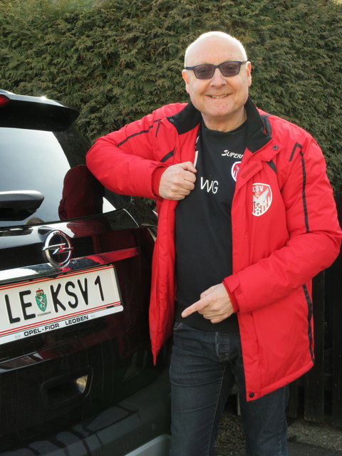 KSV-Fan: WOCHE-Redakteur Wolfgang Gaube bekennt sich zum Kapfenberger Fußballclub. | Foto: CR
