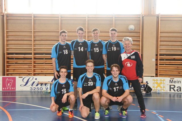 (hinten) Hanger Lukas, Eibenberger Benedikt, Offenthaler Philipp, Haberl Fabian, Eva Obenaus, 
(vorne) Baumgartner Marcus, Bittermann Michael, Engelmayer Julian | Foto: HAK
