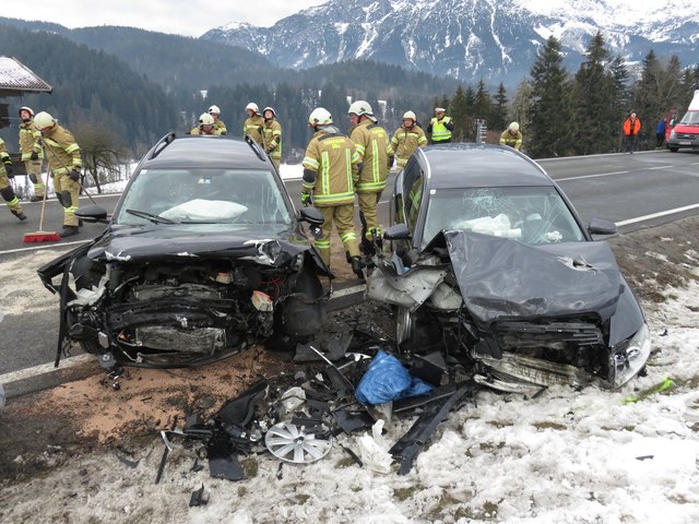 Aus bisher unbekannter Ursache geriet der 49-Jährige in den Gegenverkehr – mit schweren Folgen. | Foto: ZOOM-Tirol