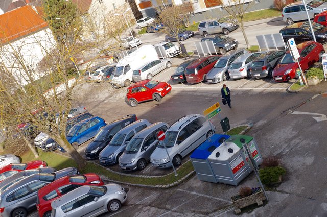 Der Parkplatz in der Nähe der Sparkasse gehört ab dem Sommer zur "Blauen Zone".