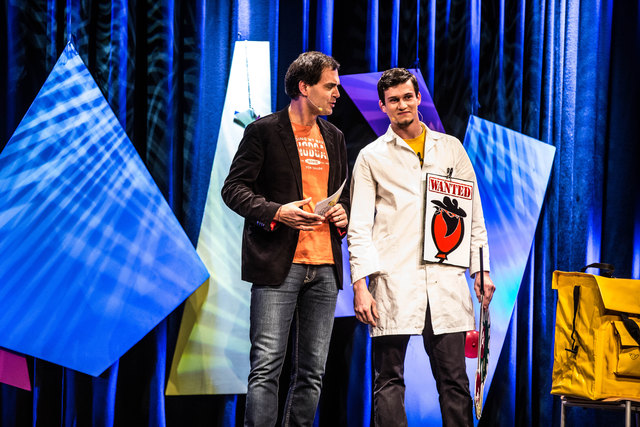 Vorjahressieger Markus Nadlinger (r.) gewann mit seinem Vortrag "Krebstherapie – Die Post bringt allen was". | Foto: Philipp Greindl