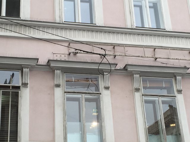 Die Drähte, die nur für die Weihnachtsbeleuchtung gebraucht werden.