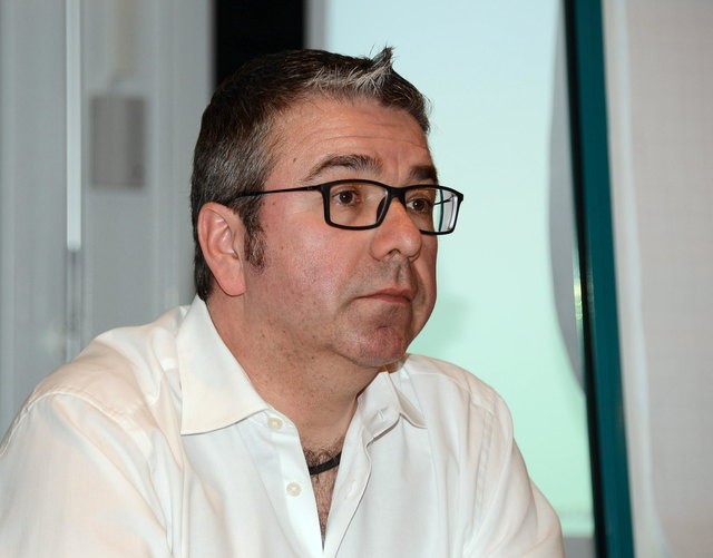 Verkehrsplaner Toni Matosic präsentierte mittels Powerpoint das neue Verkehrskonzept Bahn-Bus im oberen Gailtal