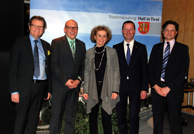 Werner Schiffner, Peter Grassl, Bgm. Eva Posch, Erich Plank, Michael Gsaller. | Foto: Stadtmarketing Hall in Tirol