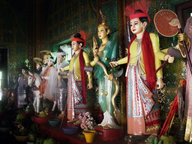 Nats - Geister auf Mount Popa | Foto: Günter Zdravkowitsch ©