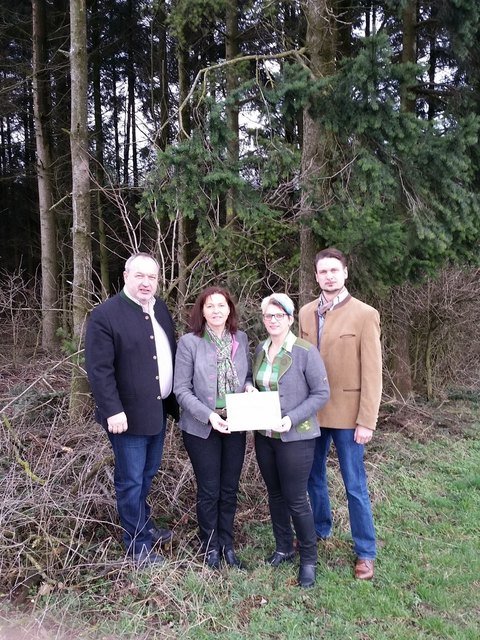LAbg Doris Schmidl und Hegeringleiter Ing. Reinhard Grießler mit der St. Margarethener Gemeindebäuerin Sandra Endl und dem St. Margarethener Bauernbundobmann Franz Lechner | Foto: ÖVP St. Pölten