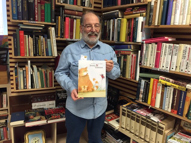 Gunnar Grässl in seiner Buchecke. Der Literaturexperte berät auf der Wiedner Hauptstraße.