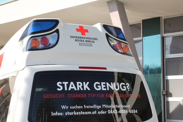 Das acht Monate alte Kleinkind wurde mit der Rettung ins Klinikum Klagenfurt gebracht