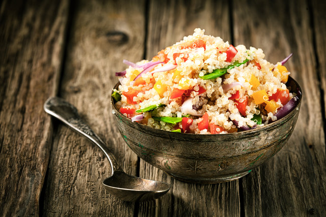 Quinoa schmeckt leicht nussig und eignet sich hervorragend als eiweißreiche Beilage oder Getreideersatz. | Foto: exclusive-design - Fotolia.com