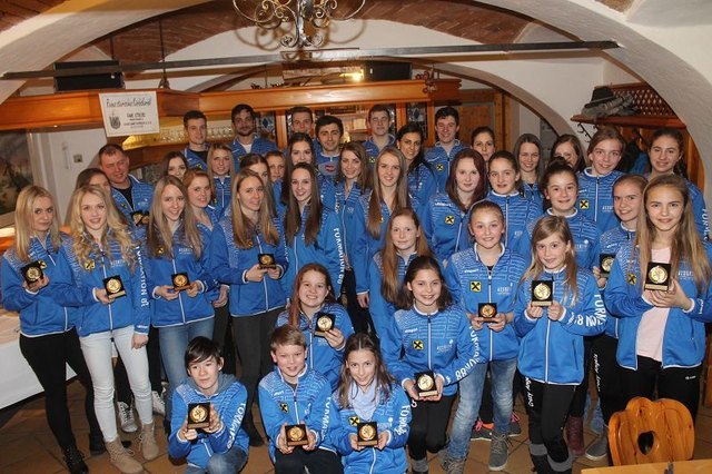 Nahezu 60 SportlerInnen jeden Alters fanden sich zur großen Feier im GH Strobl zusammen, um gemeinsame Erfolge zu zelebrieren.