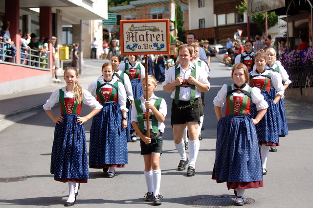Der Bezirkstrachtenverband Innsbruck-Land marschiert in Matrei auf!