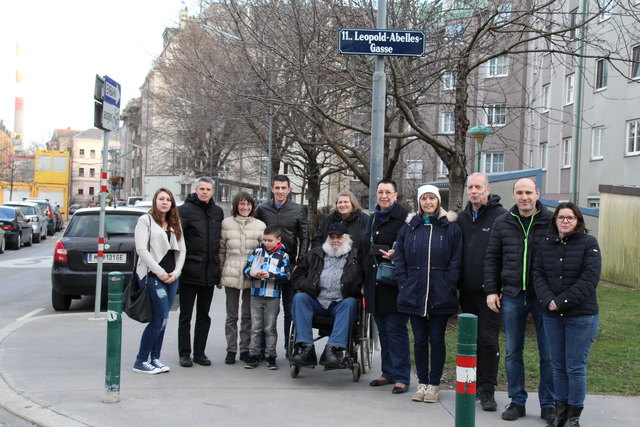 Einige der Anrainer in der Leopold Abelles Gasse.