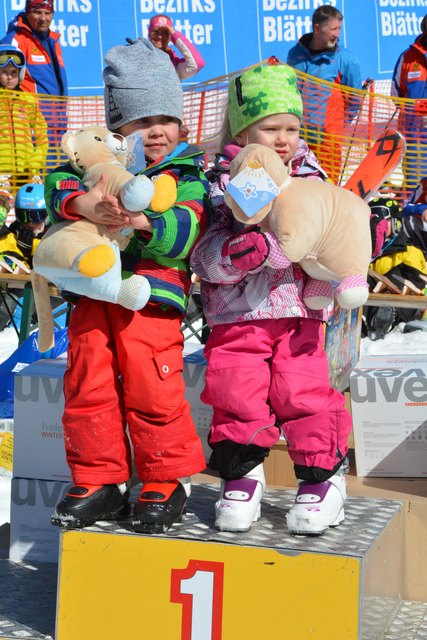 Die beiden jüngsten Rennläufer beim "Pitz Bambini Flitz 2016": Sebastian Lechthaler vom SV Wenns (Jahrgang 2012) und Mona Ehrhart vom SV Arzl (Jahrgang 2013)