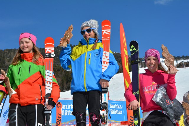 Das Podest der U12 weiblich: Angelina Gundacker vom SK Zirl Trithlon, Siegerin Anna Hackl vom SV Zams und Elisa Riegler vom SC Hall