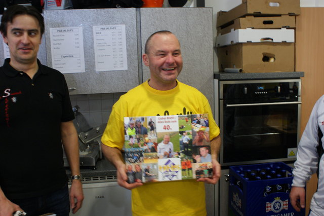 vom FC Uns gab es natürlich auch ein Geschenk.