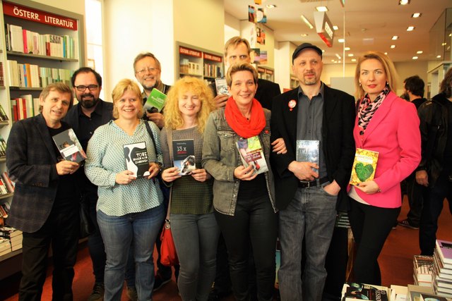 Robert Preis (2. von links) mit Österreichs Krimiautoren plant ein europaweites Krimispektakel.