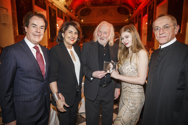 Ein Fest für Mariazell: Hans und Margret Roth, Karl Merkatz, Zoë Straub und Pater Karl Schauer (v. l.) | Foto: E. Scheriau