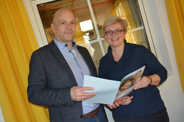 Bezirksinspektor Peter Reiter aus St. Pölten mit Gabriele Staffel in Strengberg.