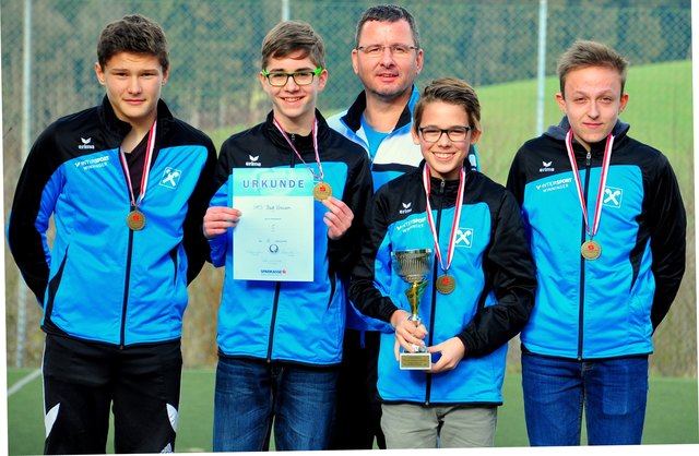 Die Schüler jubeln über Bronze. | Foto: Privat