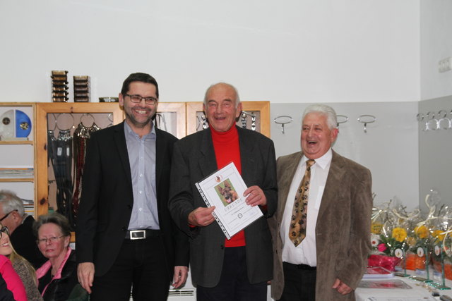 Bürgermeister Andreas Lindorfer, Wolfgang Zörner und Obmann Rudi Klein (v. l.).