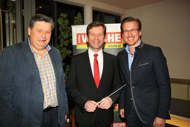 Dirigent der Brass GesmbH Reinhard Summerer (Bildmitte) mit Bgm. Willi Rohrer und LTAbg. Oliver Wieser.