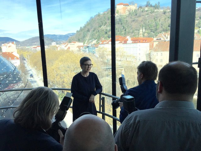 Im Blickpunkt der Öffentlichkeit: Bei ihrer Präsentation drehte sich natürlich alles um die Kunsthaus-Leiterin Barbara Steiner. | Foto: WOCHE