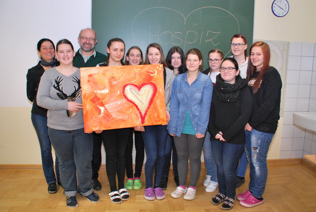 Benno Karnel brachte den Schülerinnen viele Anregungen zum Thema Hospiz näher