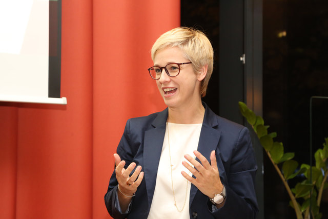 Doris Hummer fordert als designierte Wirtschaftsbund-Obfrau in Oberösterreich eine Befreiung der Überstunden von Lohnnebenkosten und will sie aber monatlich begrenzen. Aushilfskräfte in der Gastronomie sollen mit Dienstleistungsscheck bezahlt werden könne | Foto: cityfoto.at/Rahmanovic Jasmina