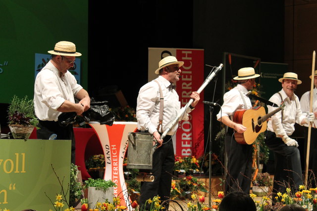 Die Band "Se oritischnel Goatnzauns" gaben lustige Eigeninterpretationen von bekannten Liedern zum Besten. Dabei benutzten die Musiker teils auch sehr skurrile Instrumente.
