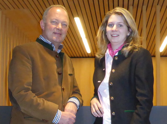 Bezirksobmann Bgm. Rupert Winter begrüßt Elisabeth Huber im Parteivorstand. | Foto: ÖVP